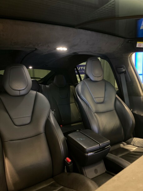 Tesla Model X, 2017 г.