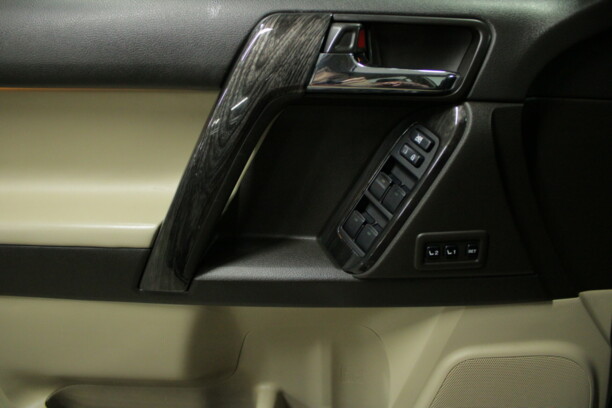 Toyota Land Cruiser Prado J150, 7 мест, 2009 г.