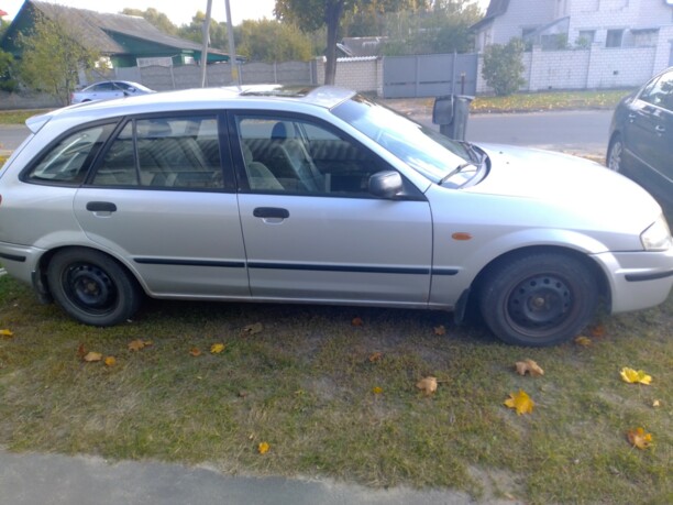 Mazda 323F, 1998 г.
