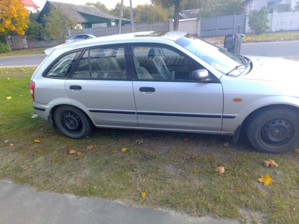 Mazda 323F, 1998 г.