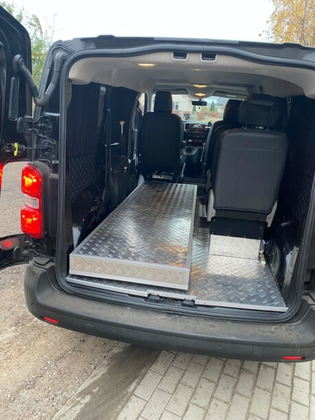 Peugeot Traveller, 7 мест, 2017 г.