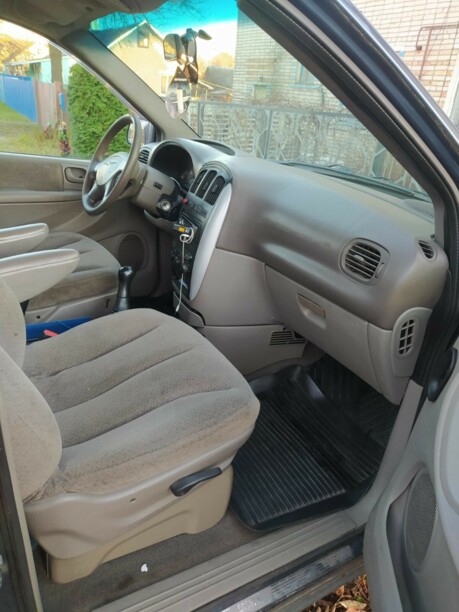Chrysler Voyager IV, 7 мест, 2001 г.