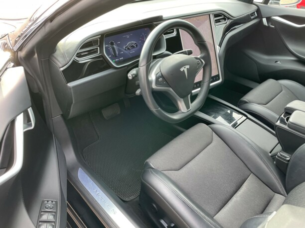 Tesla Model S I · Рестайлинг, 2017 г.