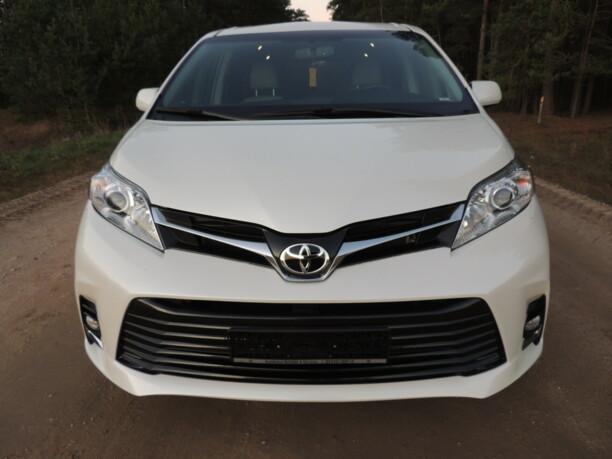 Toyota Sienna III (XL30), 7 мест, 2017 г.