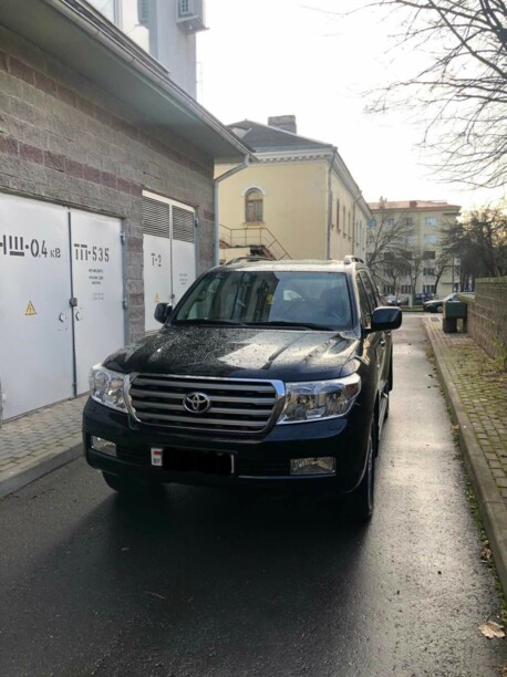 Toyota Land Cruiser J200, 7 мест, 2010 г.