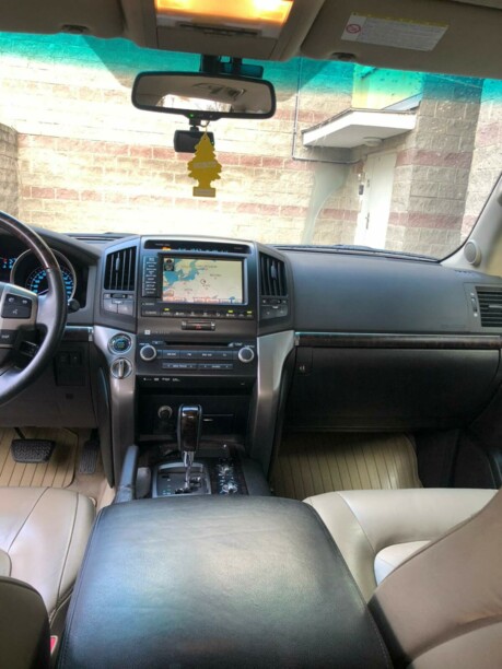 Toyota Land Cruiser J200, 7 мест, 2010 г.