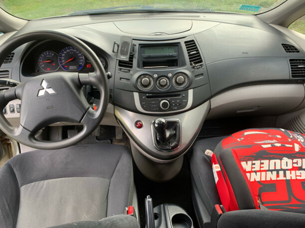 Mitsubishi Grandis, 7 мест, 2008 г.