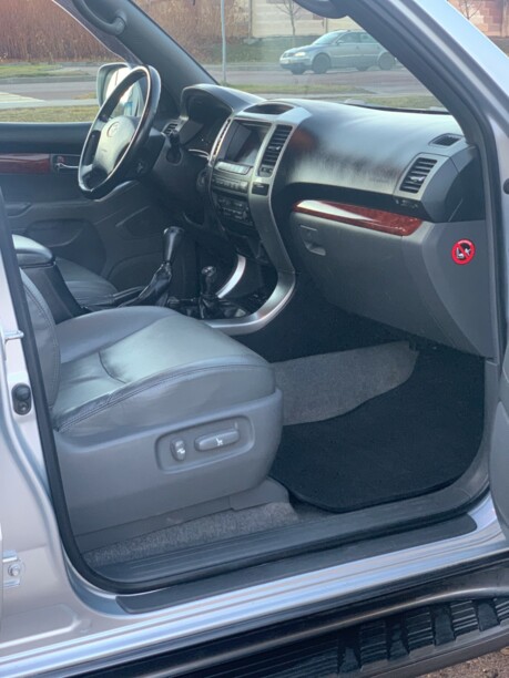 Toyota Land Cruiser Prado J120, 7 мест, 2006 г.