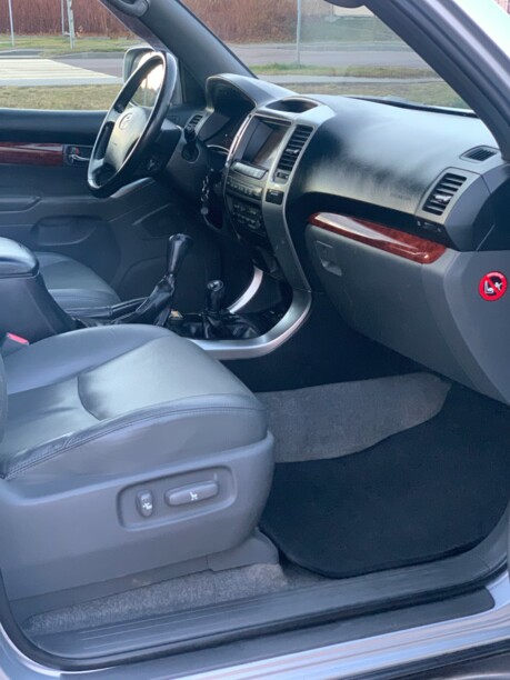Toyota Land Cruiser Prado J120, 7 мест, 2006 г.