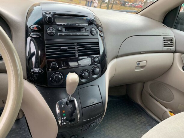 Toyota Sienna II (XL20), 7 мест, 2004 г.
