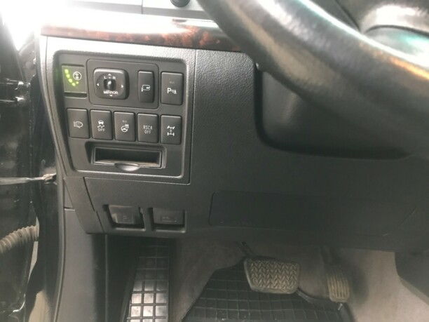 Toyota Land Cruiser J200 · Рестайлинг, 7 мест, 2012 г.