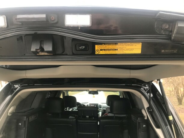 Toyota Land Cruiser J200 · Рестайлинг, 7 мест, 2012 г.