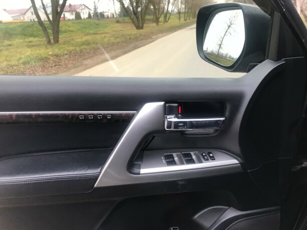 Toyota Land Cruiser J200 · Рестайлинг, 7 мест, 2012 г.