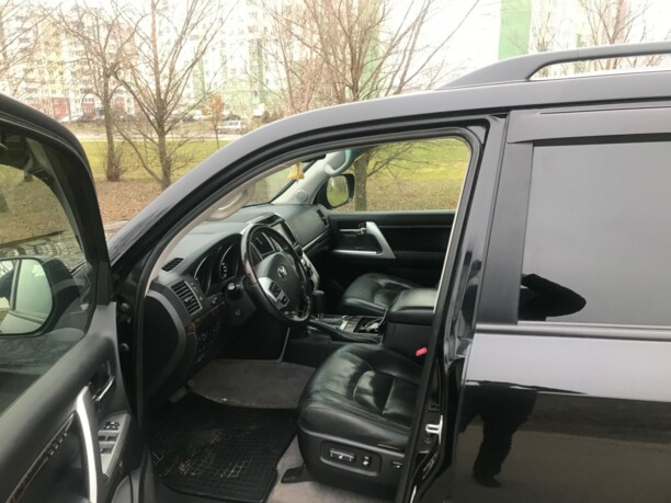 Toyota Land Cruiser J200 · Рестайлинг, 7 мест, 2012 г.