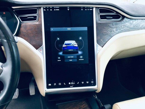 Tesla Model X, 7 мест, 2017 г.