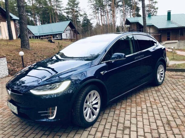 Tesla Model X, 7 мест, 2017 г.