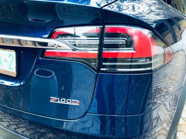Tesla Model X, 7 мест, 2017 г.