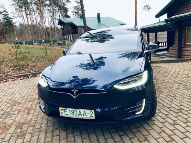 Tesla Model X, 7 мест, 2017 г.