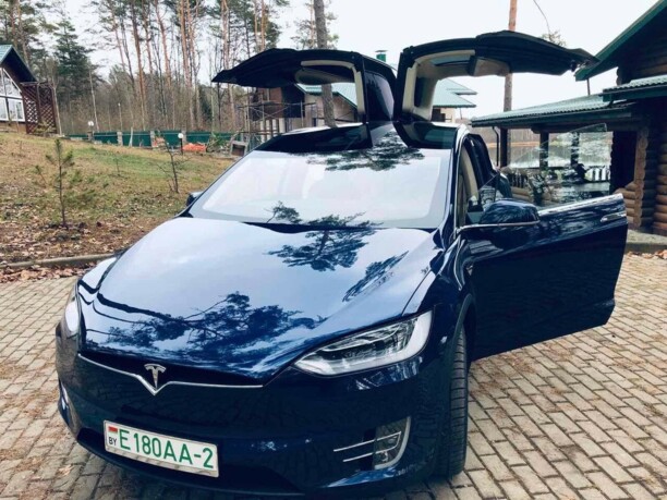 Tesla Model X, 7 мест, 2017 г.