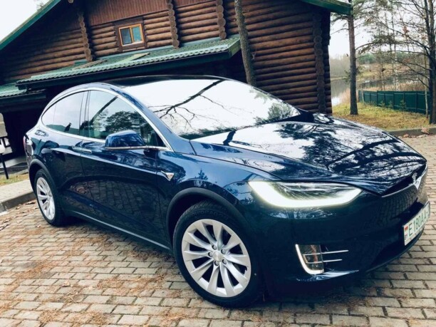 Tesla Model X, 7 мест, 2017 г.
