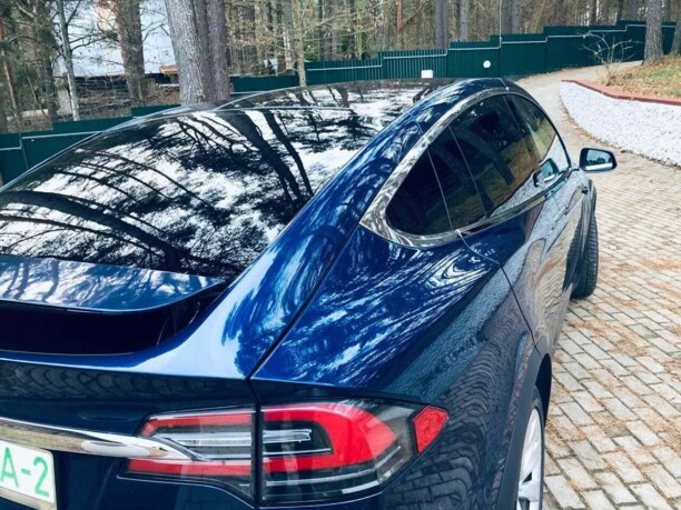 Tesla Model X, 7 мест, 2017 г.