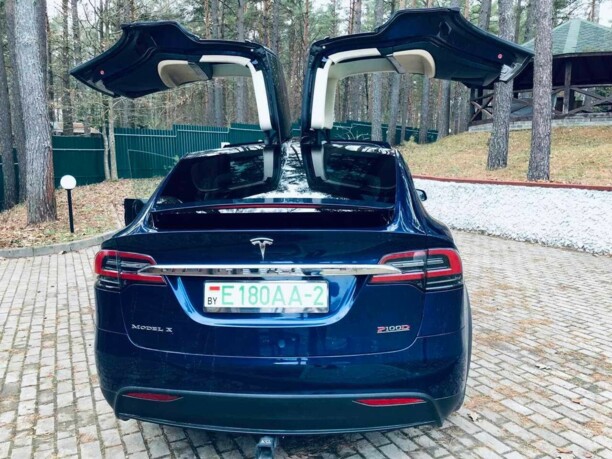 Tesla Model X, 7 мест, 2017 г.