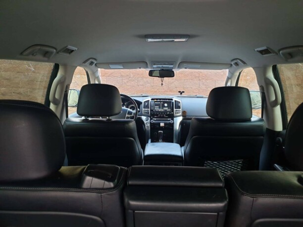 Toyota Land Cruiser J200 · Рестайлинг, 7 мест, 2012 г.