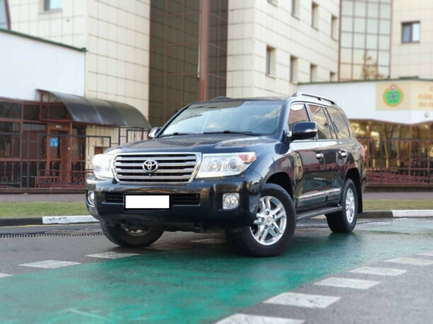 Toyota Land Cruiser J200 · Рестайлинг, 7 мест, 2012 г.