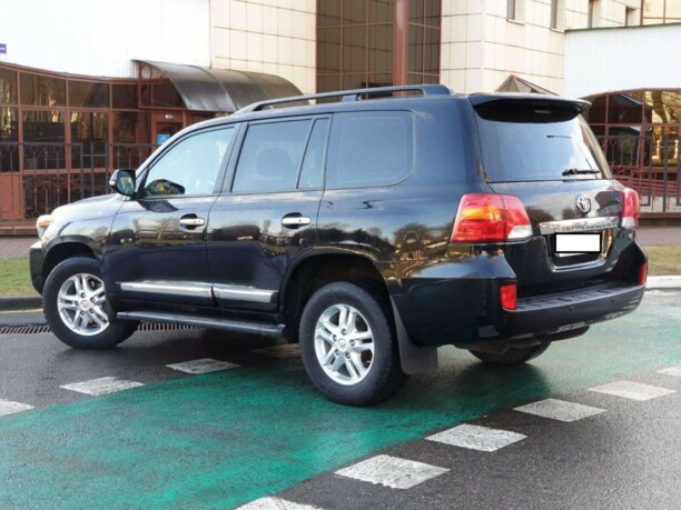 Toyota Land Cruiser J200 · Рестайлинг, 7 мест, 2012 г.