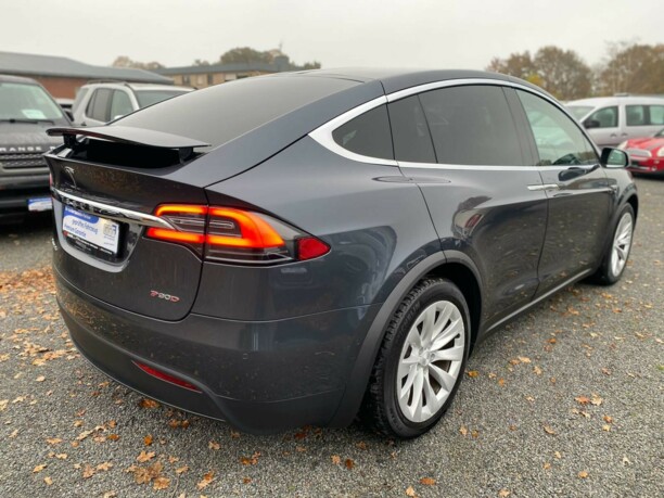 Tesla Model X, 7 мест, 2016 г.