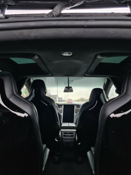 Tesla Model X, 7 мест, 2017 г.