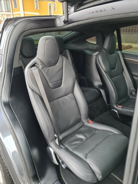 Tesla Model X, 7 мест, 2017 г.