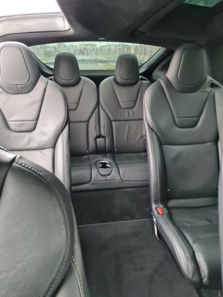 Tesla Model X, 7 мест, 2017 г.