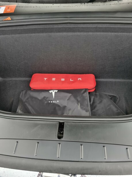 Tesla Model X, 7 мест, 2017 г.