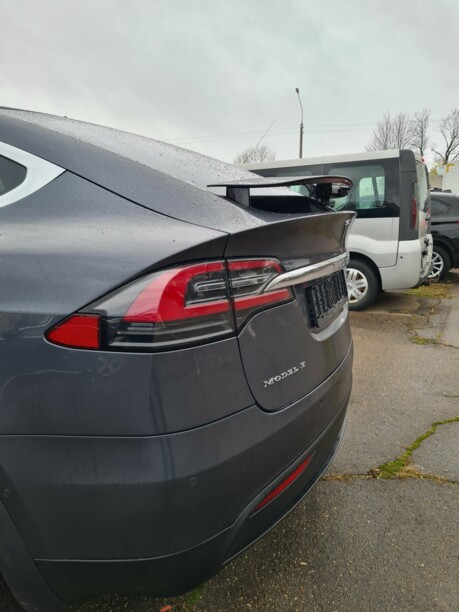Tesla Model X, 7 мест, 2017 г.