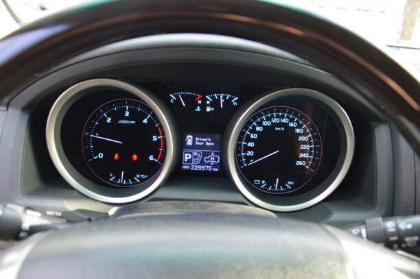 Toyota Land Cruiser J200, 7 мест, 2011 г.