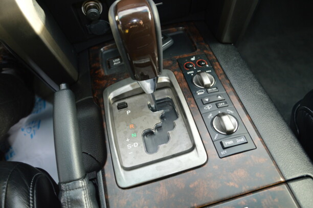 Toyota Land Cruiser J200, 7 мест, 2011 г.