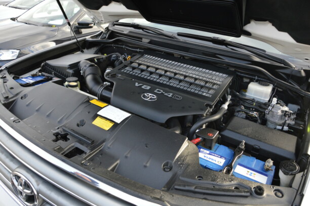 Toyota Land Cruiser J200, 7 мест, 2011 г.