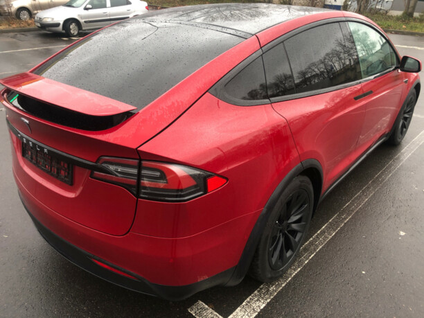 Tesla Model X, 7 мест, 2016 г.