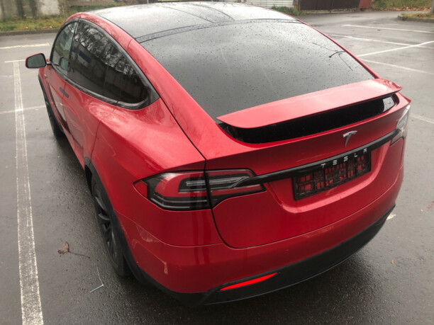 Tesla Model X, 7 мест, 2016 г.