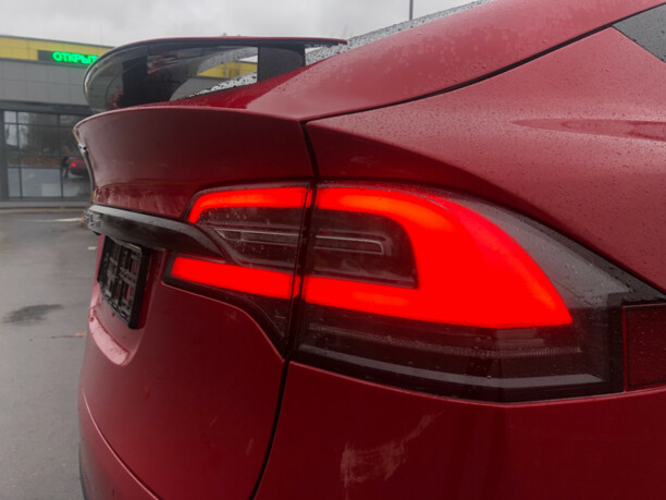 Tesla Model X, 7 мест, 2016 г.