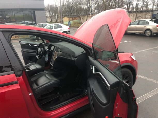 Tesla Model X, 7 мест, 2016 г.