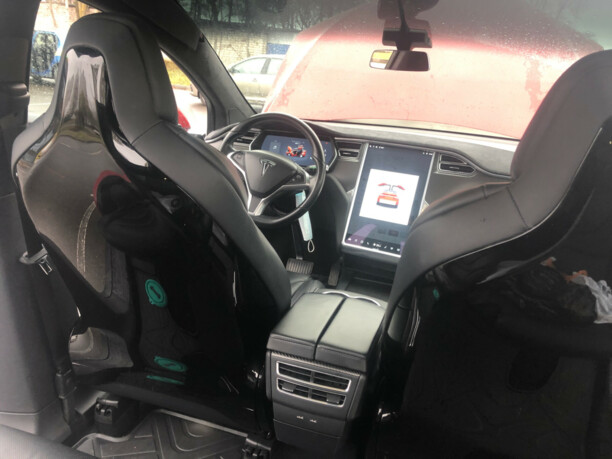 Tesla Model X, 7 мест, 2016 г.