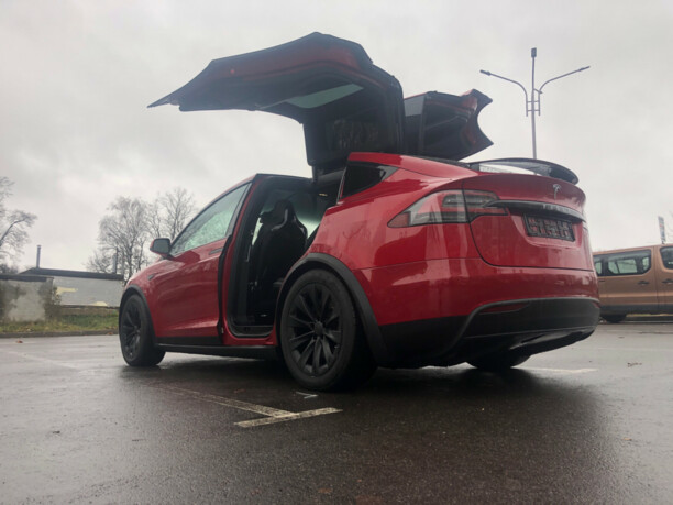 Tesla Model X, 7 мест, 2016 г.