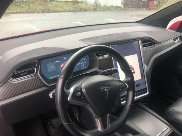 Tesla Model X, 7 мест, 2016 г.