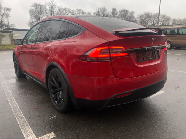 Tesla Model X, 7 мест, 2016 г.