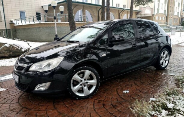 Opel Astra J, 2010 г.