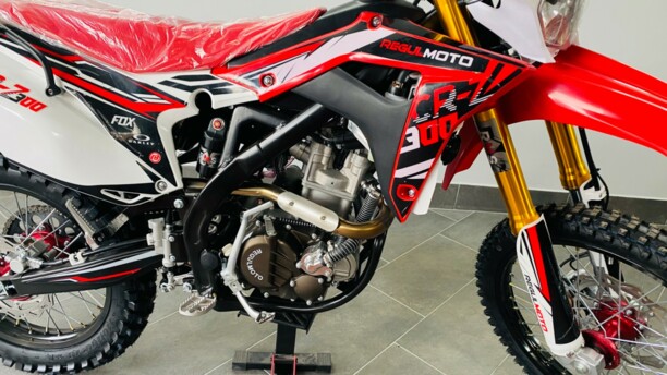 Regulmoto crz300. Regulmoto zr 300. Питбайк regulmoto 300. Регулмото холшот ред эдишн. Регуль мото эндуро 300.
