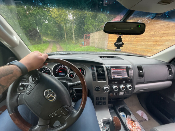Toyota Sequoia II, 7 мест, 2010 г.