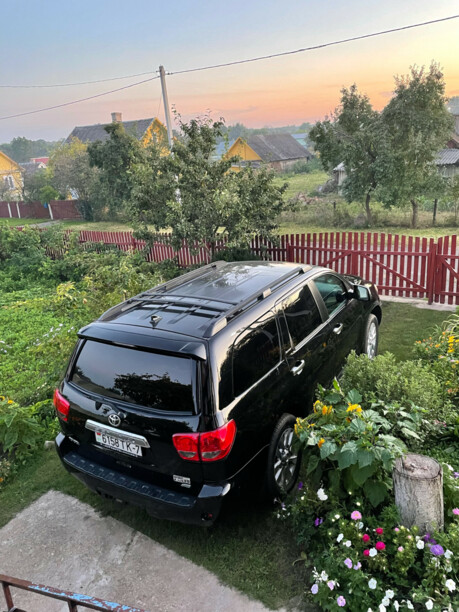Toyota Sequoia II, 7 мест, 2010 г.